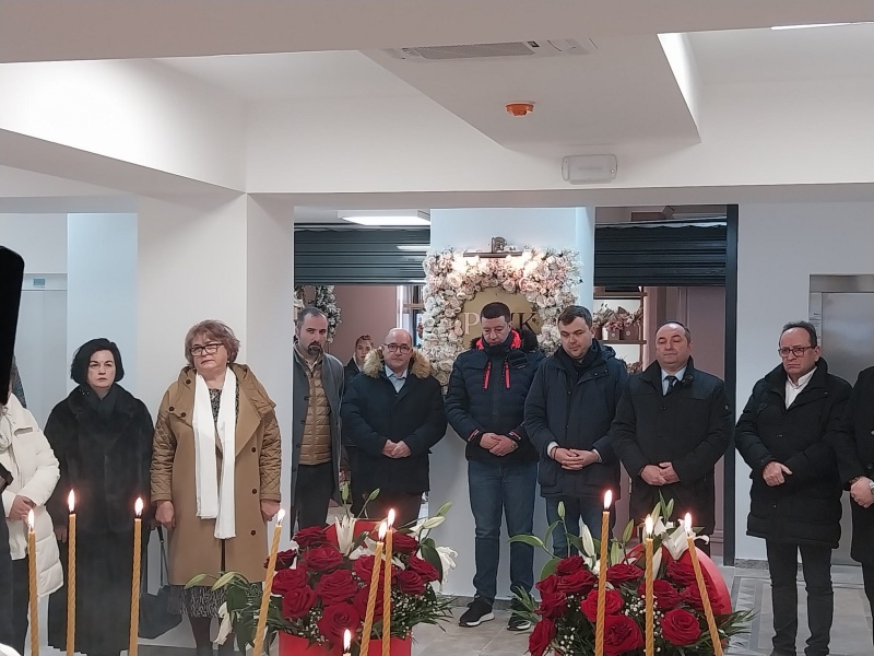 FOTO. Sute de oameni la deschiderea noului Mall din Târgu Neamț