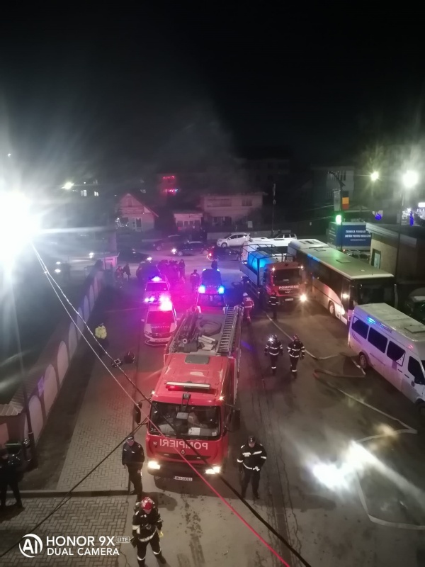 Autogara Târgu Neamț luată cu asalt de pompieri