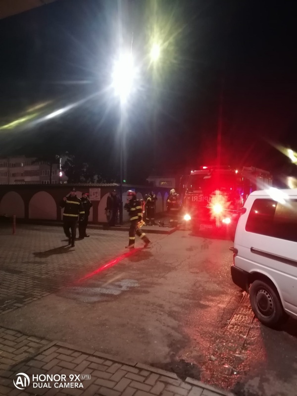Autogara Târgu Neamț luată cu asalt de pompieri