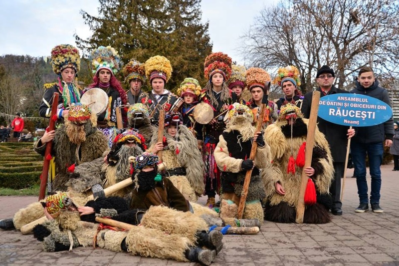 Spectacol de tradiții și obiceiuri la Festivalul „Steaua sus răsare”