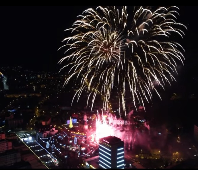 VIDEO. FOTO. Piatra-Neamț. Peste 10.000 de oameni la Revelionul din centrul municipiului