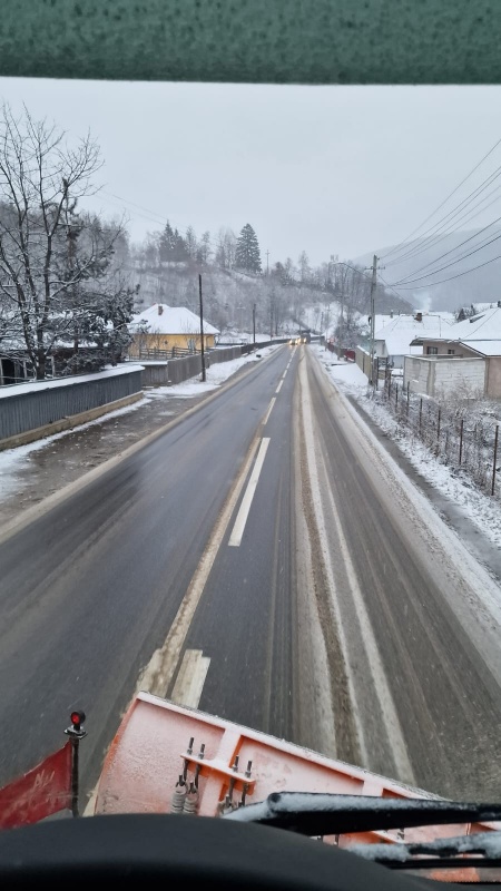 Primul drum închis în Neamț din cauza zăpezii și viscolului