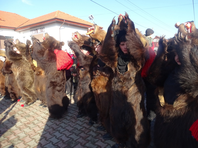 BORLEŞTI Festivalul datinilor, eveniment aşteptat de întreaga comunitate locală