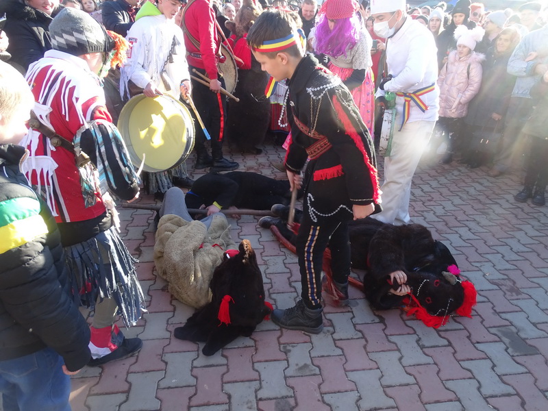 BORLEŞTI Festivalul datinilor, eveniment aşteptat de întreaga comunitate locală