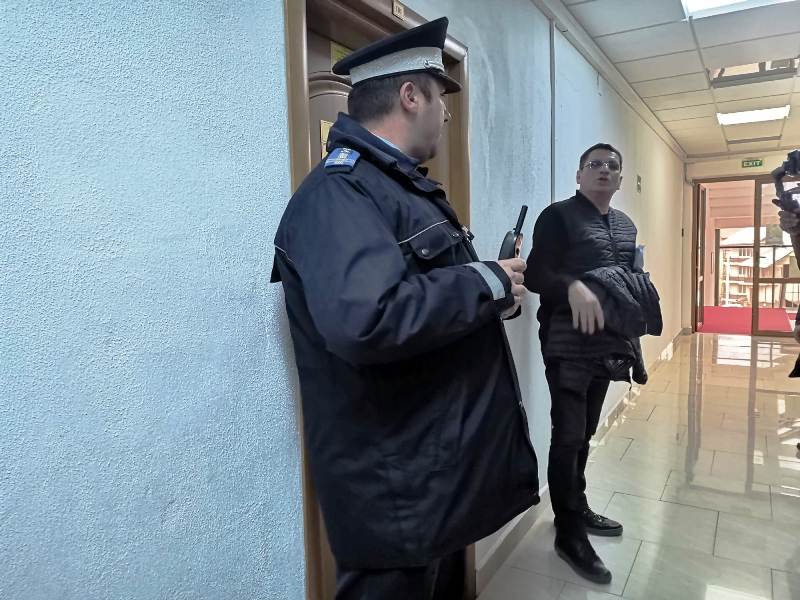 Arsene a cerut ajutorul forțelor de ordine, vrea evacuarea celor din Timișești. A acceptat să discute cu o delegație la usa 1