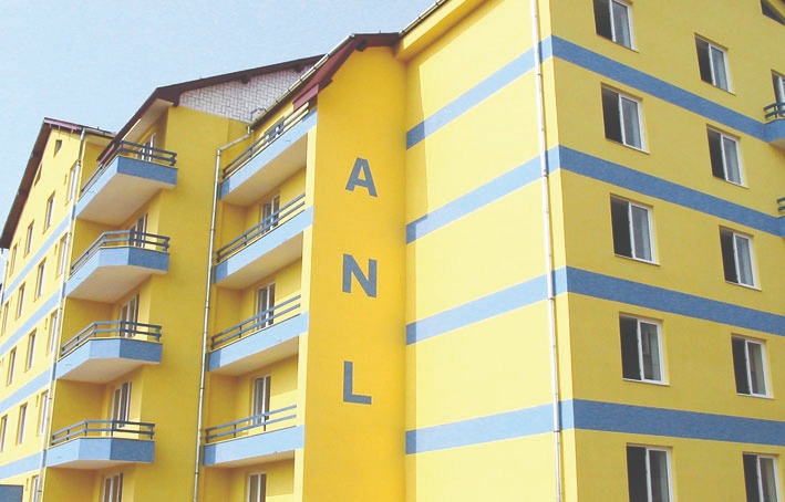 Piatra-Neamţ: Blocuri ANL şi bază sportivă pe strada Dărmăneşti Bloc ANL