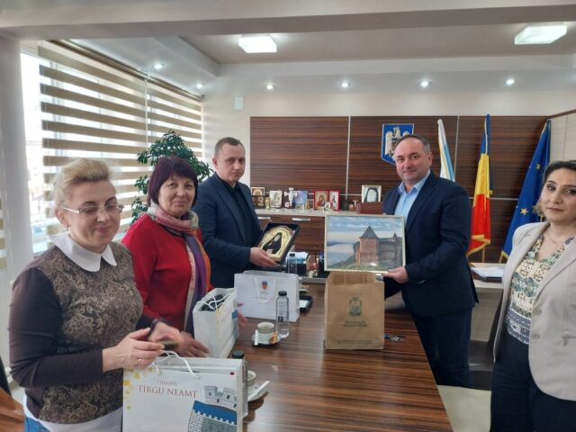 Foto. Delegație din Ucraina la primăria Târgu Neamț