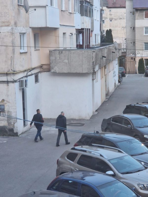 Foto. Polițiștii nemțeni au primit mandat și îl caută pe  Arsene. Fotografii de la fața locului.