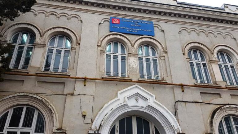 Piatra Neamț. Clădirea fostelor Școli Normale cerută de Primărie pentru relocarea elevilor din școlile care intră în reabilitare. scolile normale