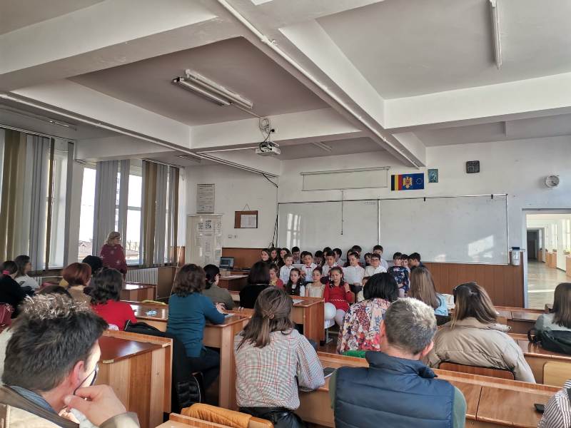 VIDEO. Serată literară plină de voioșie la clasa a II-a B de la Școala Gimnazială nr. 2 Piatra-Neamț