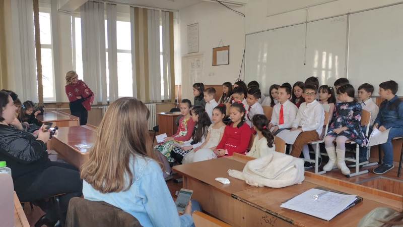 VIDEO. Serată literară plină de voioșie la clasa a II-a B de la Școala Gimnazială nr. 2 Piatra-Neamț