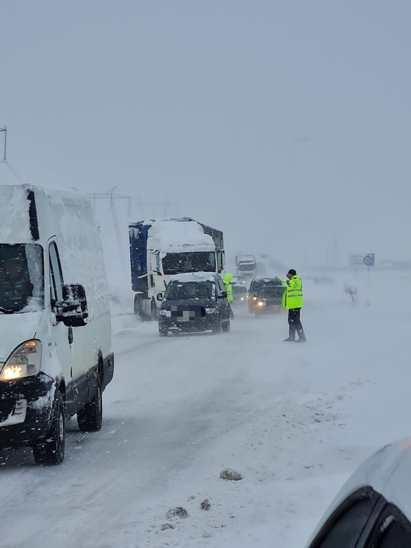 Știre actualizată. Jumătate din drumurile restricționate din Neamț s-au redeschis