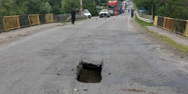 Restricţii permanente de circulaţie pe drumuri naţionale şi 7 poduri degradate din Neamț
