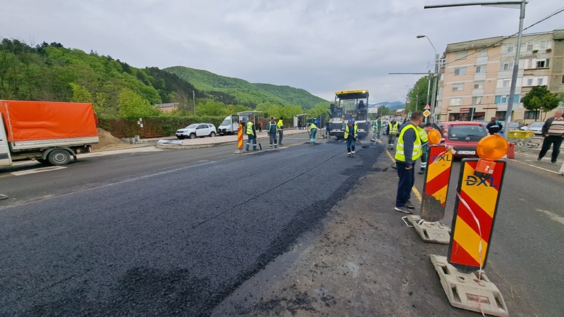 VIDEO. De săptămâna viitoare se va circula pe toate benzile pe podul de la piaţă WhatsApp Image 2023 05 05 at 10.40.30