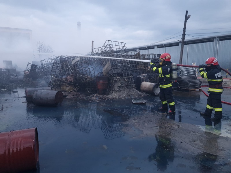 Incendiu la Săvinești &#8211; se îngroașă gluma. ISU Neamț primește ajutoare de la Bacău