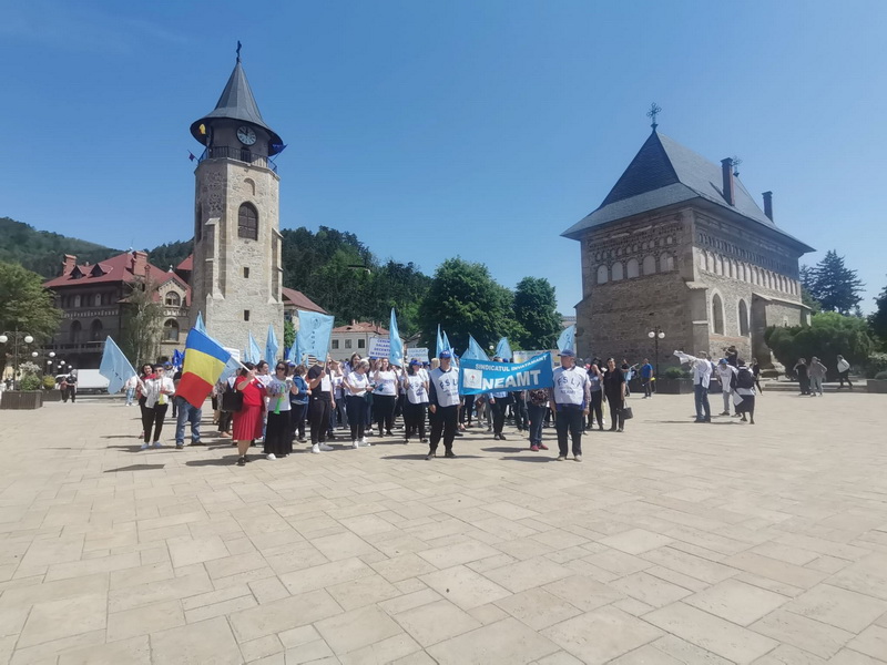 Greva continuă! Peste 100 de profesori din Neamț participă la mitingul din 30 mai, din București