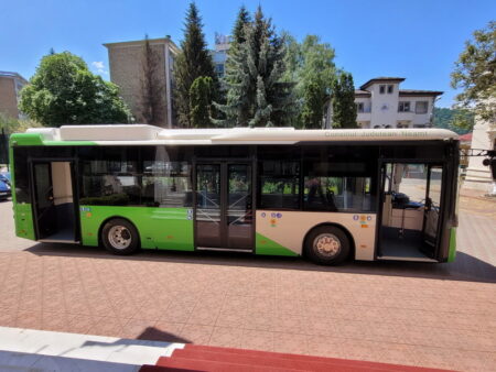 Troleibuzul: Primul autobuz electric a ajuns la Piatra-Neamţ