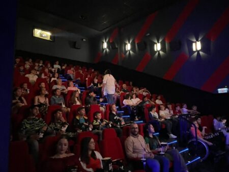 TSD Neamț a dus la film 94 de copii din medii defavorizate