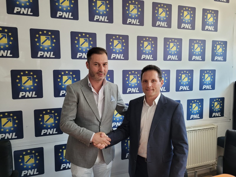 George Lazăr, președinte PNL Neamț: „Mă bucur să îi urez bun venit în echipa PNL Neamț domnului Cristi Grădinariu” WhatsApp Image 2023 06 12 at 10.27.20