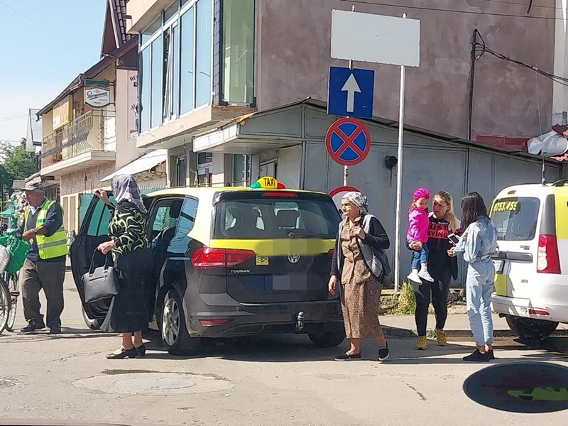 FOTO. Acuze de taximetrie ilegală și concurență neloială la Târgu Neamț