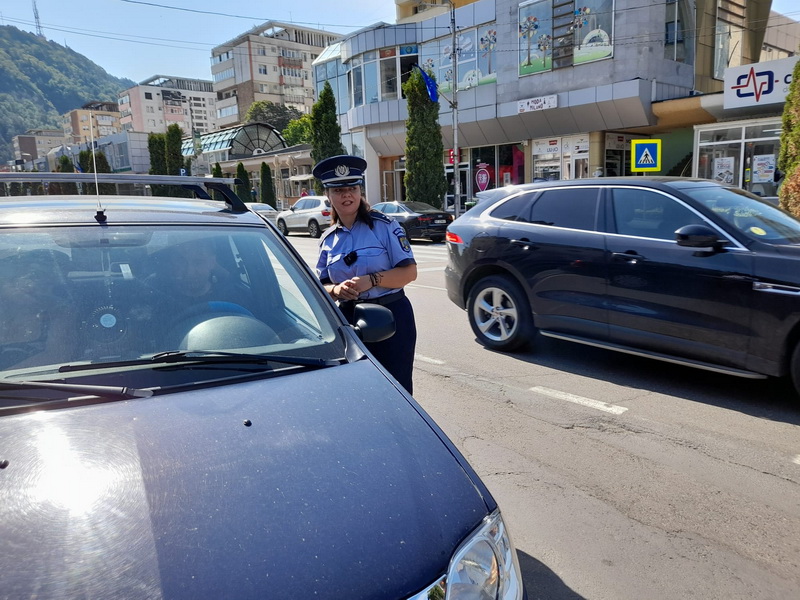FOTO/VIDEO Poliţia Rutieră: luminile de întâlnire sunt obligatorii și ziua, pe toate drumurile publice din România