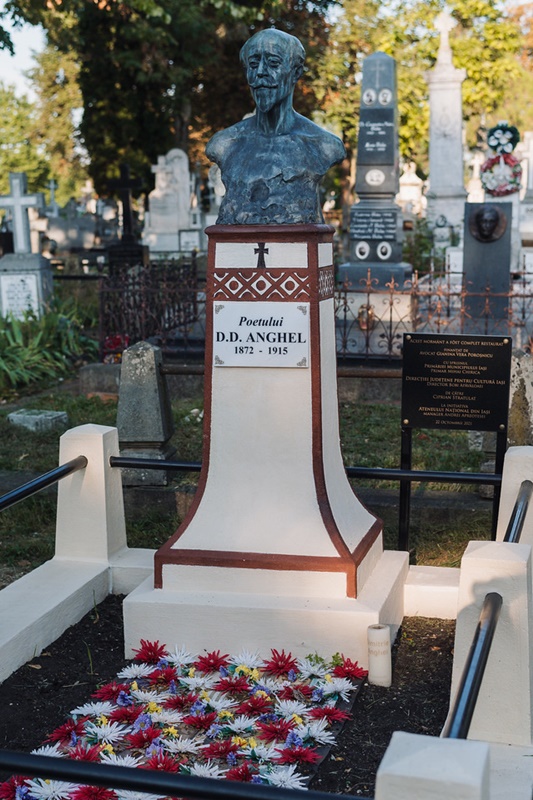 Restaurarea mormintelor din cadrul Cimitirului Eternitatea din Iași