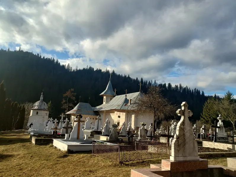 Biserici țărănești de pe cursul mijlociu al Bistriței (III) 3 biserici 2 resize