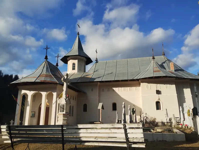 Biserici țărănești de pe cursul mijlociu al Bistriței (III) biserici resize