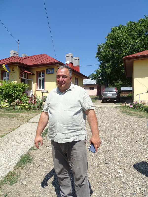 PÂNCEŞTI Reasfaltarea drumului Poienari-Dagâța, o mare realizare / interviu cu primarul Constantin Augustin HOLMANU