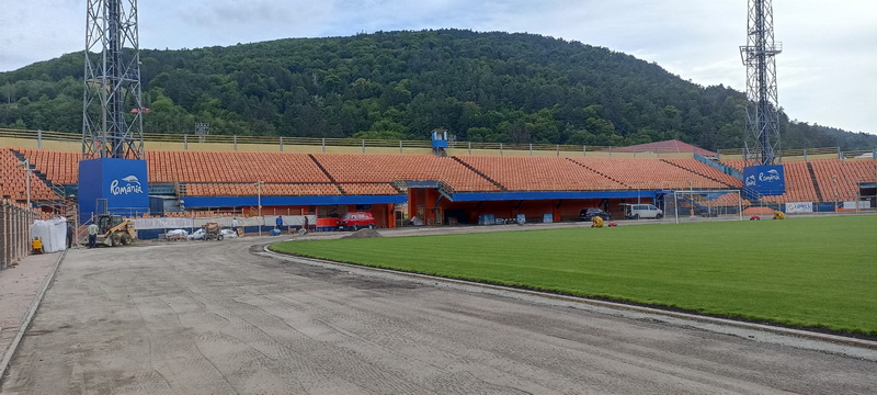 FOTO A început turnarea covorului asfaltic pe pista de atletism de la stadion