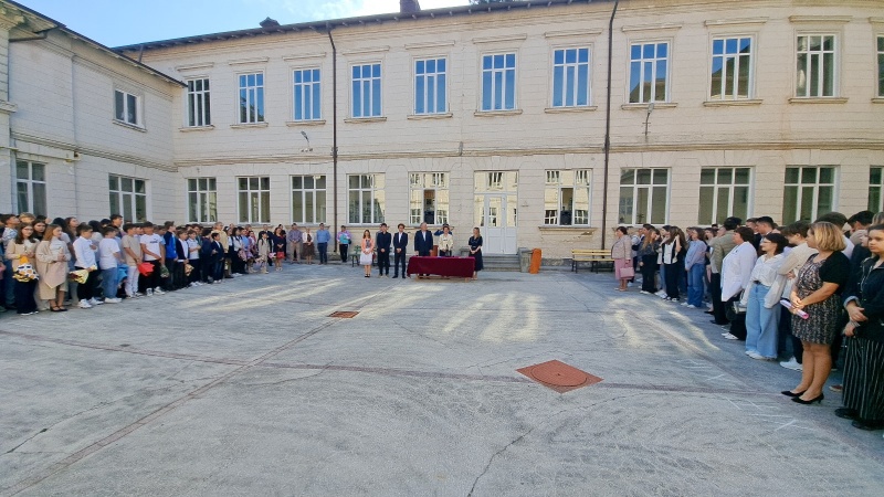 Început de an școlar cu emoții la Colegiul „Petru Rareș” WhatsApp Image 2023 09 11 at 11.08.40