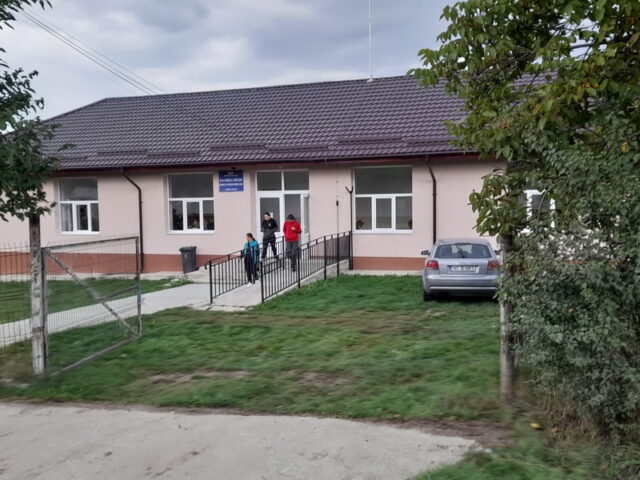 REDIU Școala Gimnazială, oglindă a comunității locale  * interviu cu prof. Ionuț Ciangu, directorul Școlii Gimnaziale Rediu