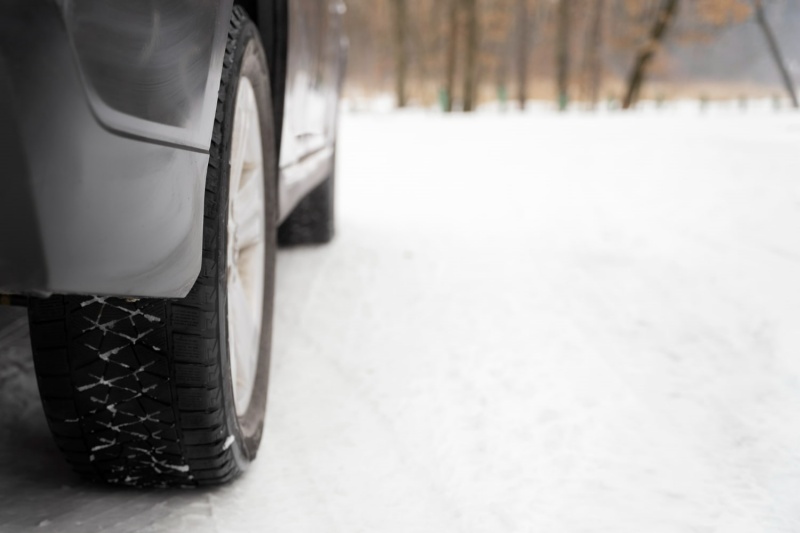 5 achiziții esențiale pentru echiparea mașinii în sezonul rece