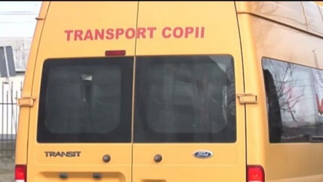 Elevii din Botești duși la școală de un șofer băut, primarul i-a găsit înlocuitor