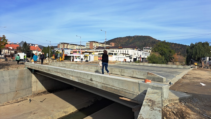 Piatra Neamț. Podul de la spital funcțional deocamdată doar pentru pietoni WhatsApp Image 2023 10 17 at 11.06.19 2
