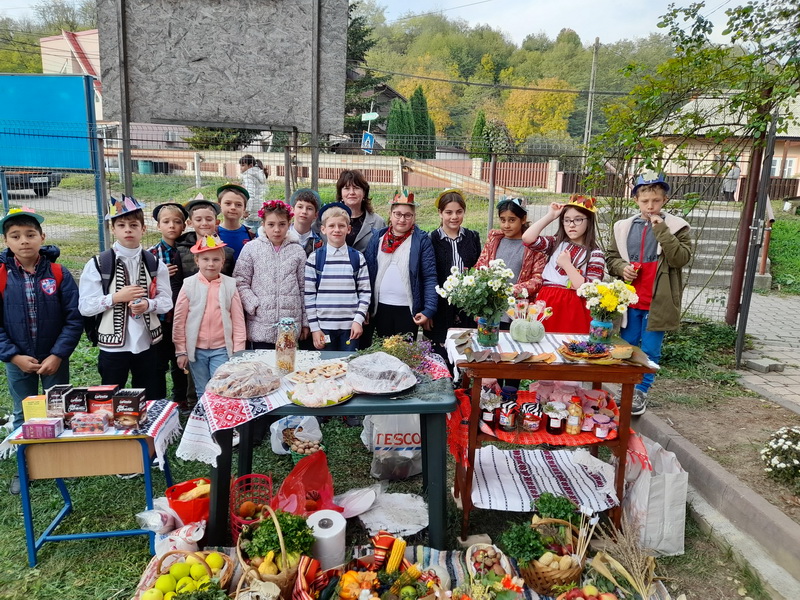 Școala Gimnazială ”I .Gr. Teodorescu” Ruseni-Borlești / Festivalul toamnei, ”risipă de talent și frumusețe”