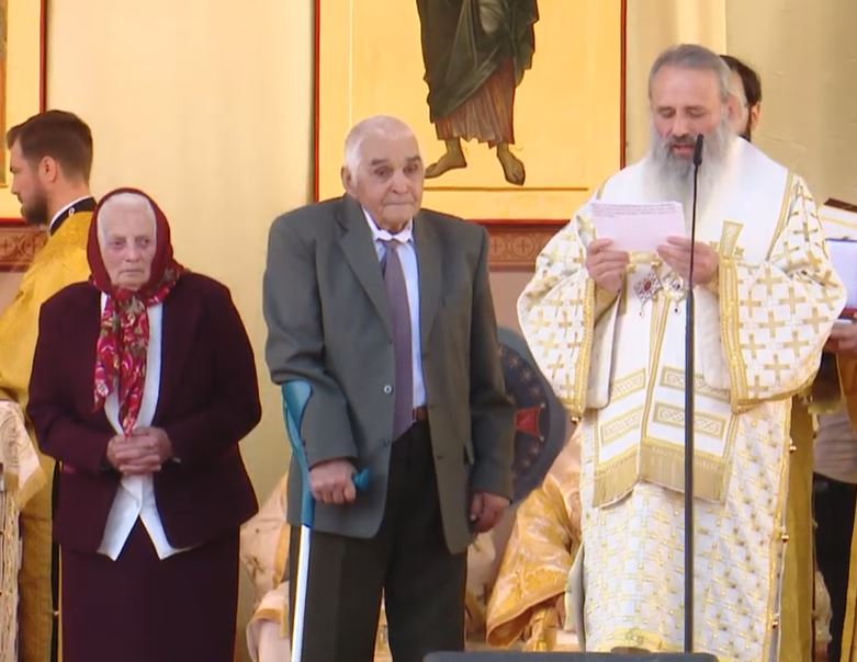 Nemțeni distinși cu ”Crucea Moldavă” la hramul Sf. Cuvioase Parascheva din Iași