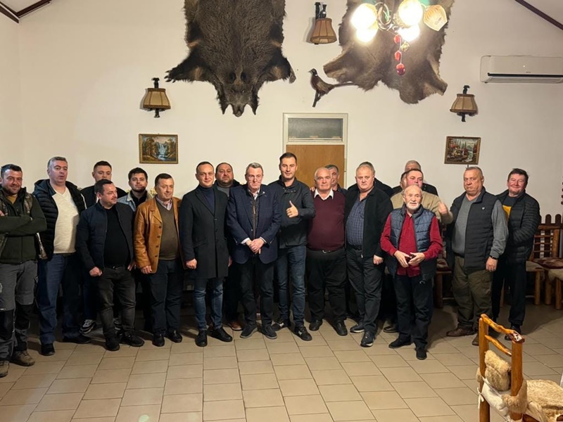 Comunicat de presă. George Lazăr și echipa PNL Neamț s-a întâlnit cu oamenii de afaceri din Pipirig