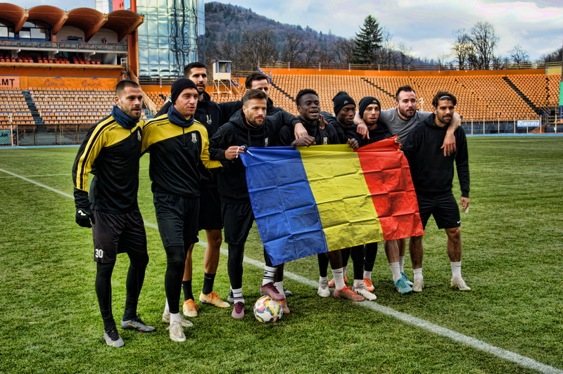 FOTO Jucătorii și oficialii CSM Ceahlăul Piatra Neamț onorează Ziua Națională