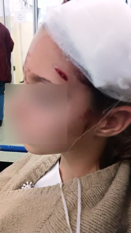 Incident șocant în incinta Școlii nr 11 din Piatra Neamț: elev rănit în sala de curs de un geam smuls de vânt