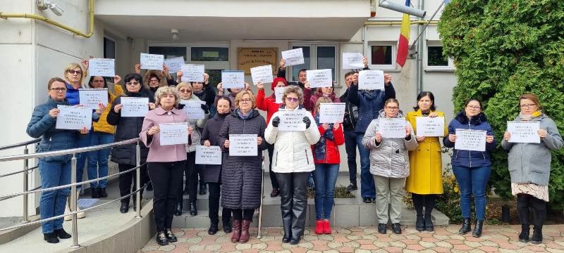 Angajaţii DSP Neamţ vor protesta până vor primi salarii mai mari