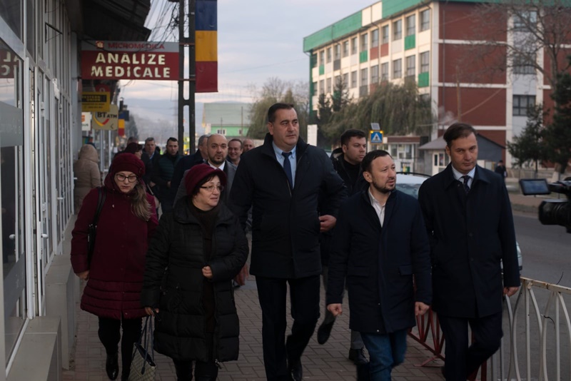 George Lazăr, președintele PNL Neamț și ministrul Mediului, Apelor și Pădurilor, Mircea Fechet în vizită la Roznov