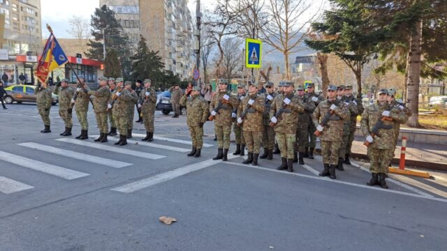 VIDEO. FOTO. Paradă militară la Piatra-Neamț la 34 de ani de la victoria Revoluției din 1989