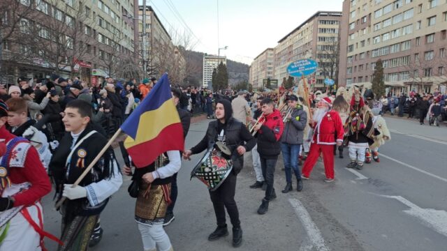 VIDEO. FOTO. Parada formațiilor de la Festivalul de datini „Steaua sus răsare”