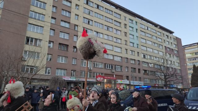 Parada formatiilor de la Festivalul de datini „Steaua sus rasare
