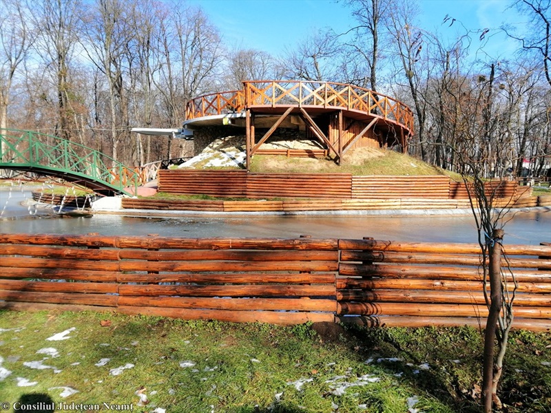 Fetiţă născută în Parcul Municipal Roman în prima zi de Crăciun Parcul Municipal Roman