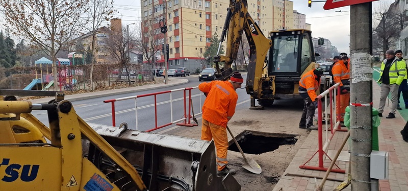 VIDEO. FOTO. Piatra Neamț. Becul, groapa din șosea și mobilizarea generală