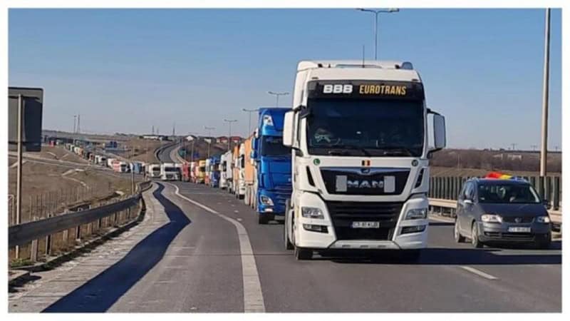 Știre actualizată. Proteste ale transportatorilor şi fermierilor la Roman Știre actualizată. Proteste ale transportatorilor şi fermierilor la Roman