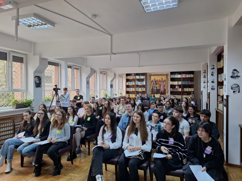 FOTO. Seminar de vorbit în public la Liceul „Vasile Conta” din Târgu Neamț ținut de trainerul Andrei Botez