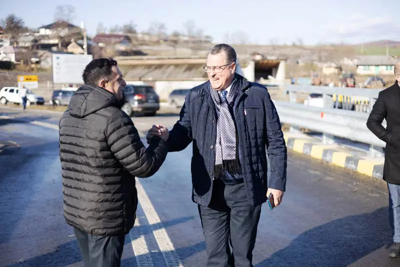 Dumnezeu cu mila: Noua axa rutieră strategică din Neamț cu pod cu trafic restricționat
